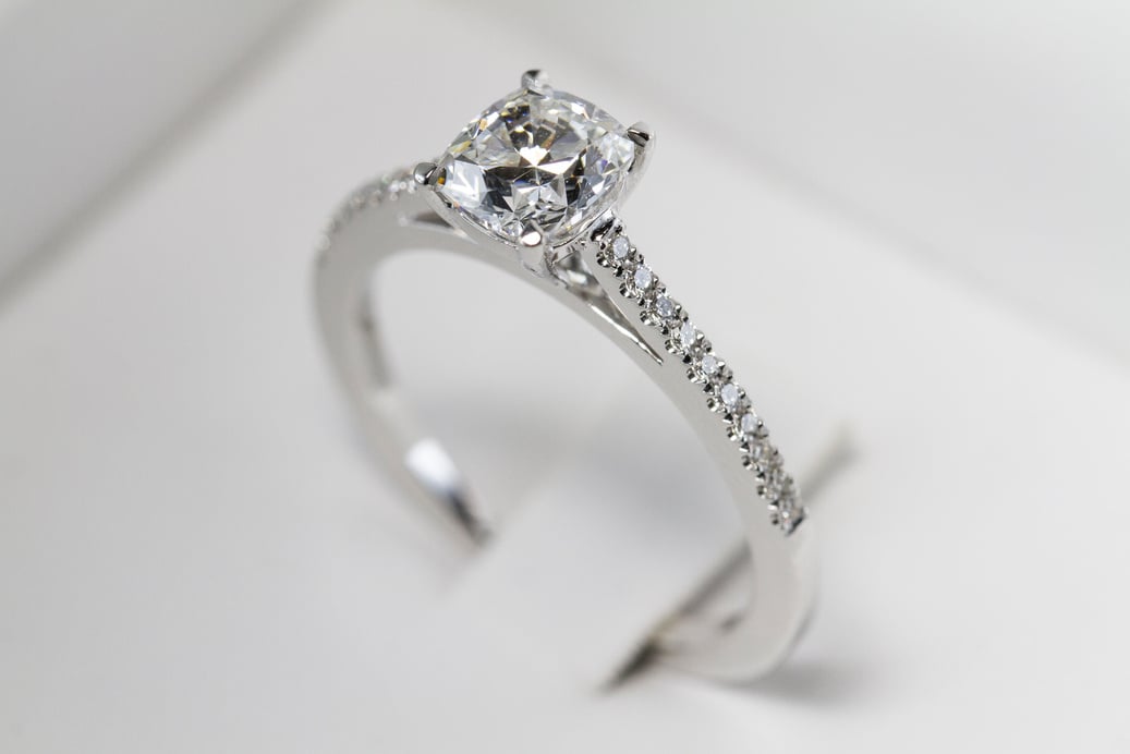 Engagement diamond ring